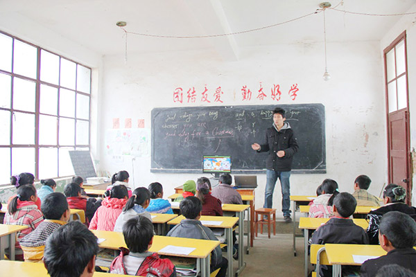 在大西民族希望小学